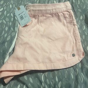 NWT Roxy Impossible shorts in Peach 🍑 XL!